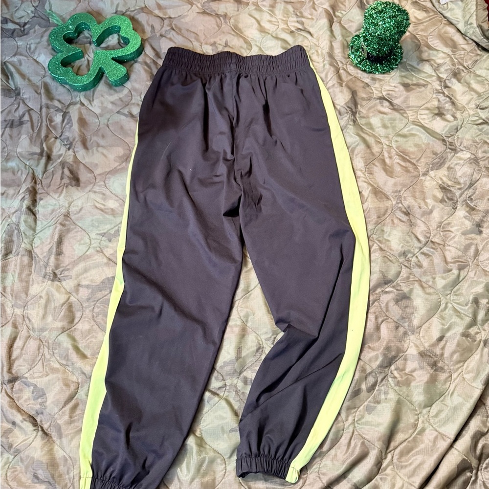 Zenana Smocked Waistband Windbreaker Black Jogger Nylon Pants Green Stripe Large